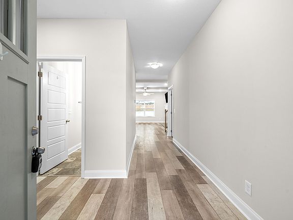 4th image of 209 Towes Ln