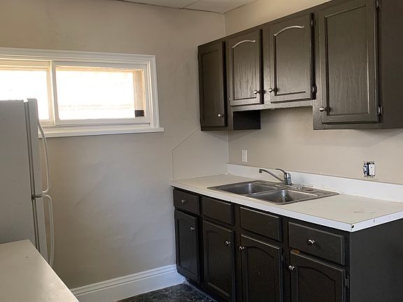 3rd image of 520 Sherman St #1