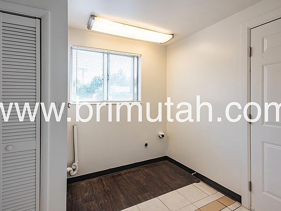 5th image of 412 E Welby Ave