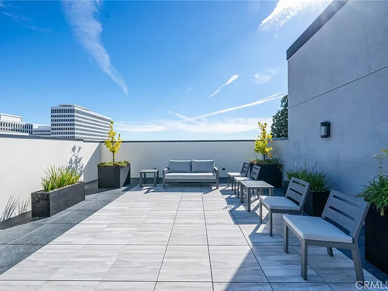 150 S Oak Knoll Ave #105 — Photo 21