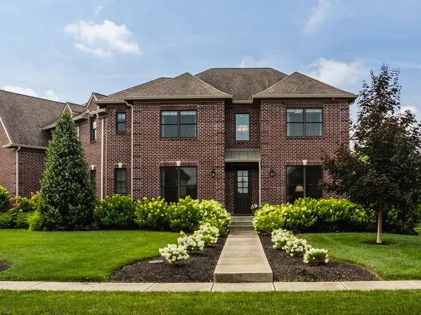 10748 English Oaks Dr, Carmel, IN 46032