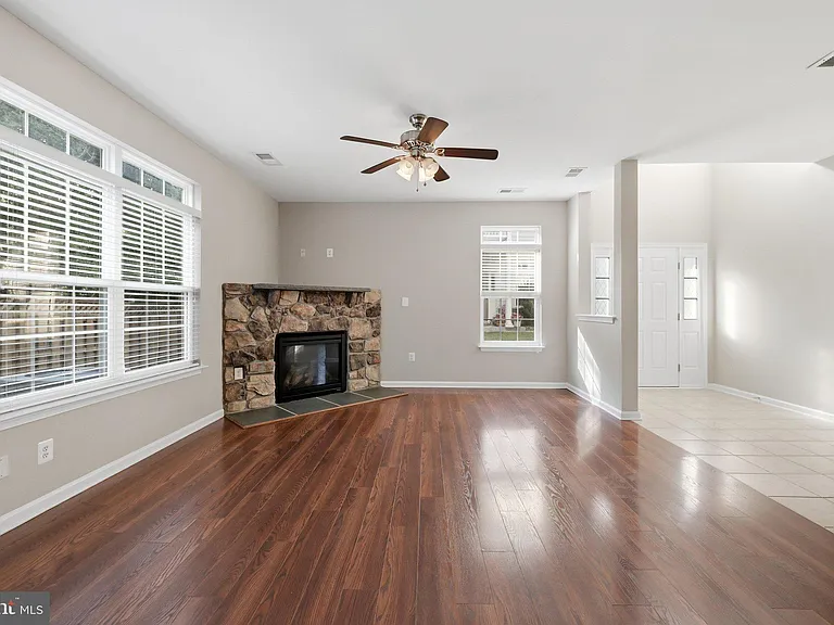 300 Kintyre Ln — Photo 8