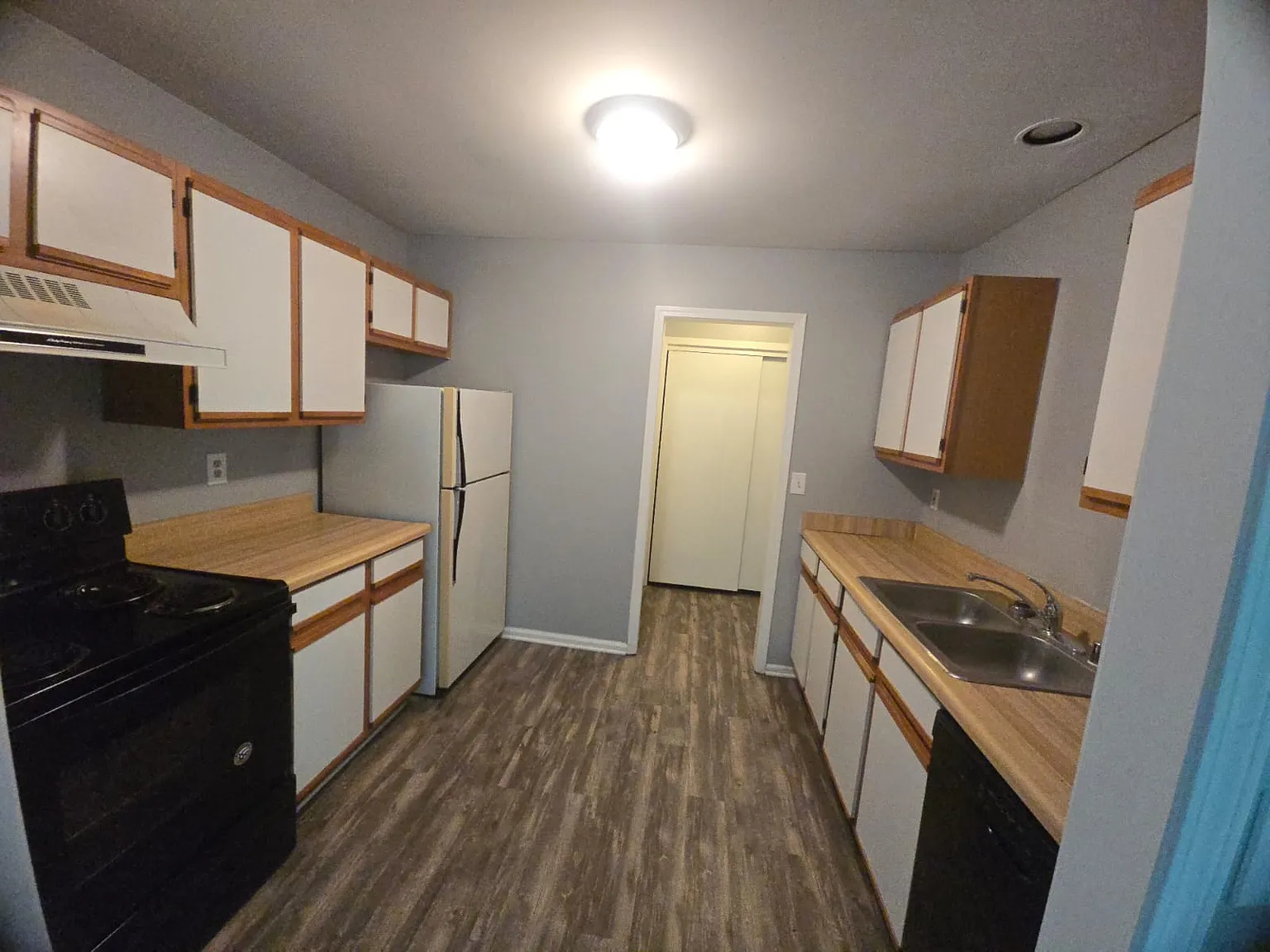 2 bed, 900 sqft, $1,050 — Photo 1