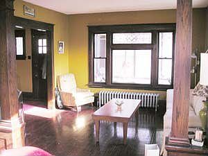 3rd image of 1028 Lawson Ave E