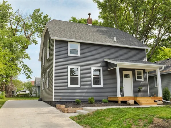 3005 Center St, Des Moines, IA 50312