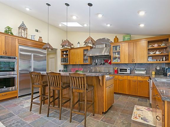 5th image of 2475 Monterey Dr