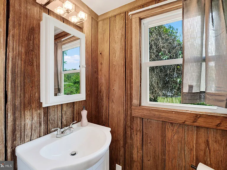 211 Gale Ln — Photo 15