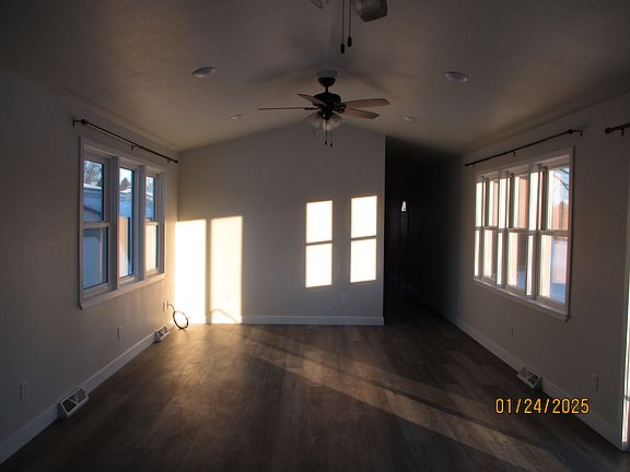 4th image of 25 Meadowlark Ln