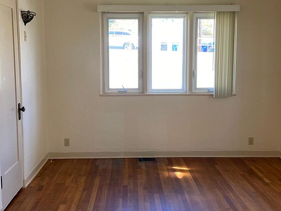 5th image of 2756 Columbia St