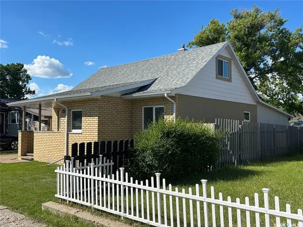 1517 3rd STREET, Estevan, SK S4A 0S5