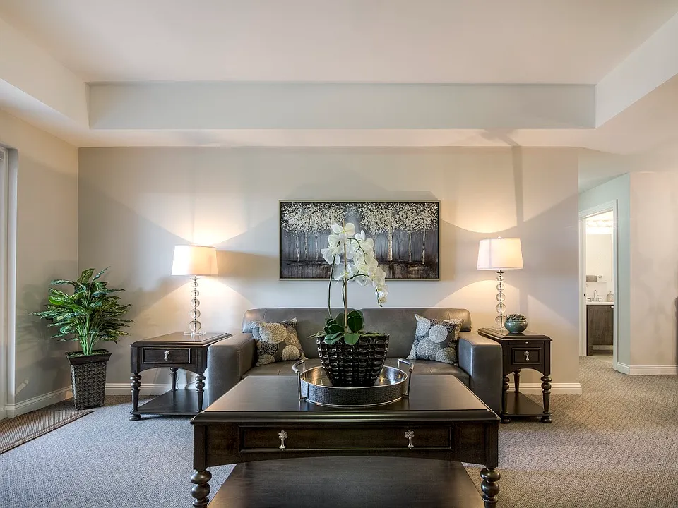 685 W Broadway #7D