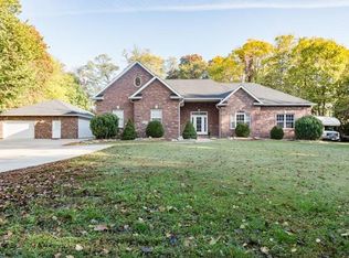 25 Hunters Glen Dr, Maryville, IL 62062