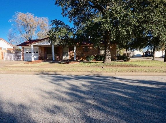 3rd image of 4601 N Eden Hills Cir