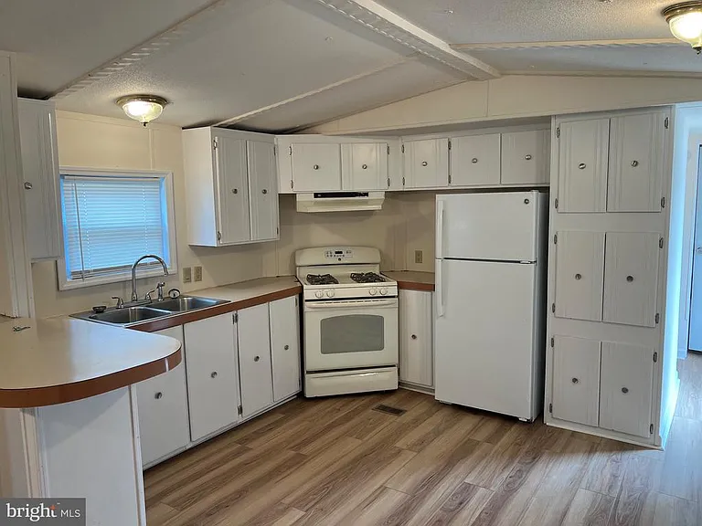 122 Dugan Ct — Photo 3
