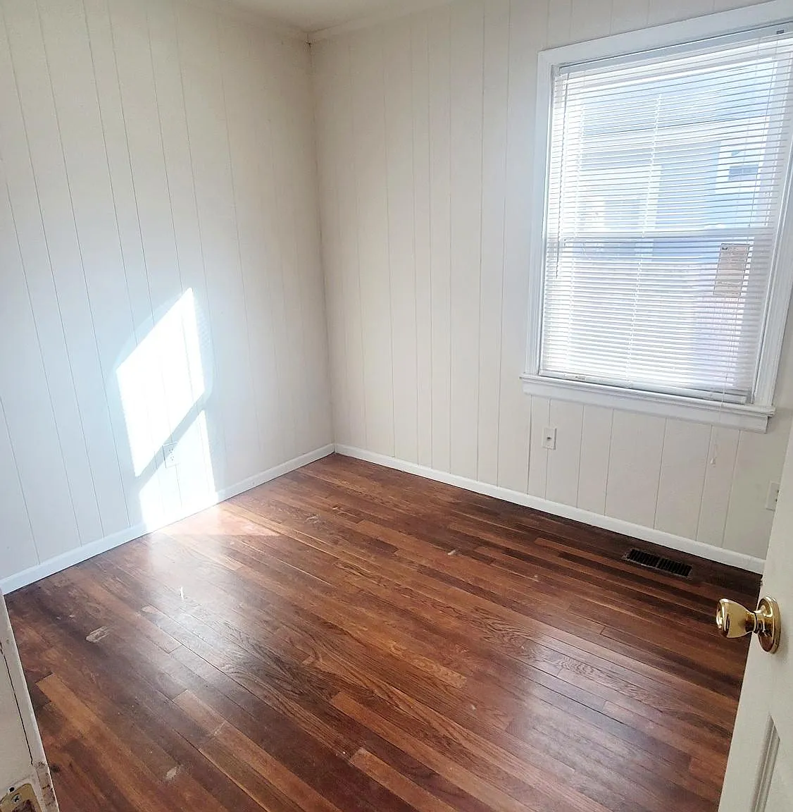 3 bed, 912 sqft, $1,695 — Photo 4
