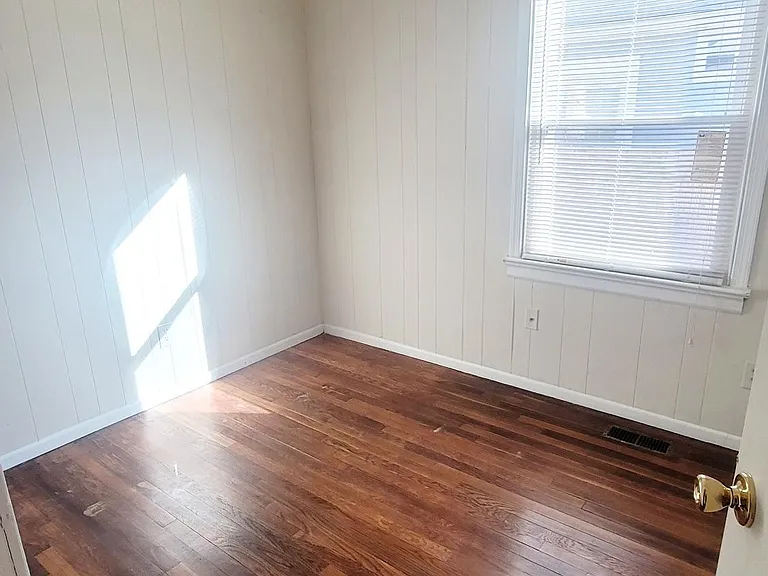 1210 Carlisle Ave — Photo 4