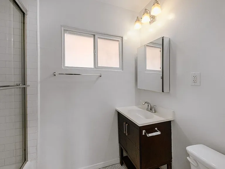 1033 S Westlake Ave — Photo 38