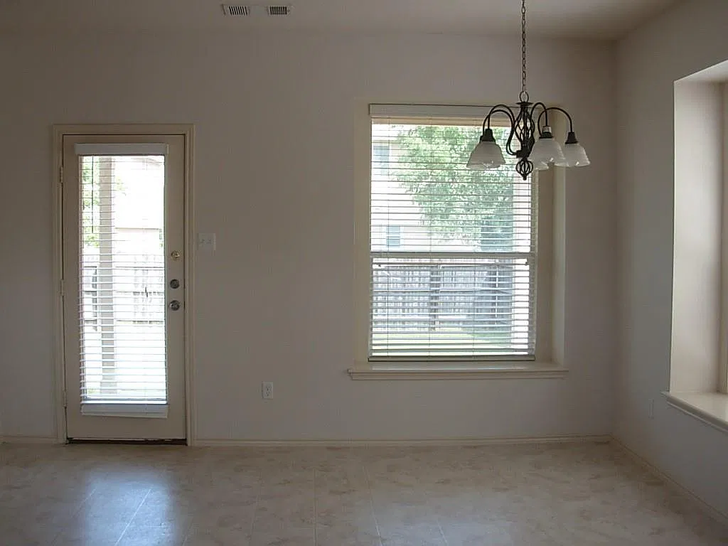 3 bed, 2.5 bath, 1714 sqft, $2,395 — Photo 4