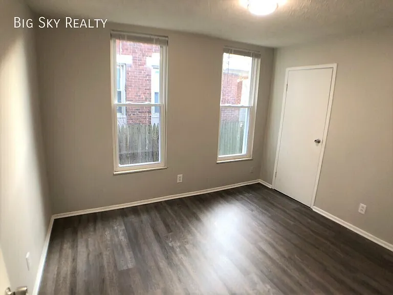 881 Oak St — Photo 12
