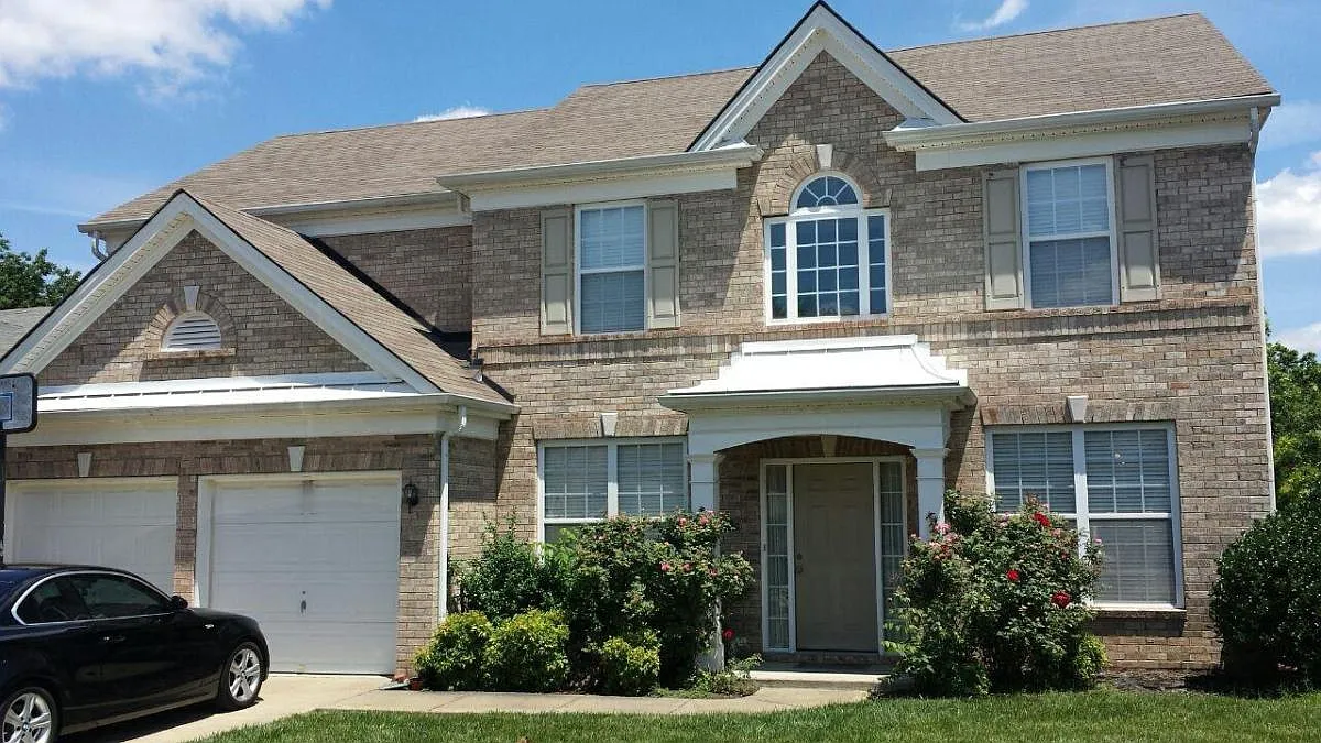 4 bed, 2.5 bath, 2521 sqft, $3,195 — Photo 2