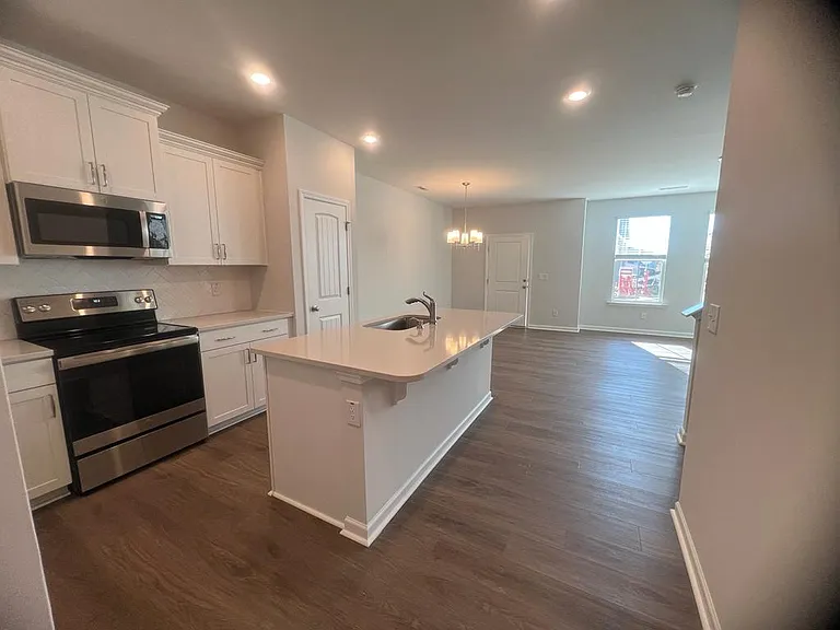 1518 Irving Hill Dr — Photo 5