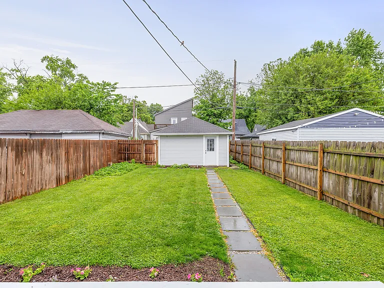 831 Dawson St — Photo 19