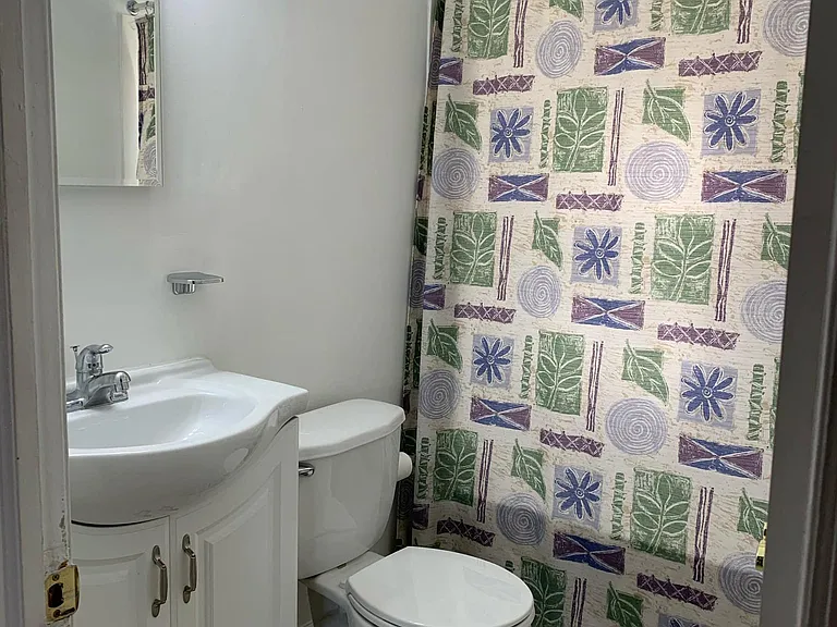 375 Flint St — Photo 4
