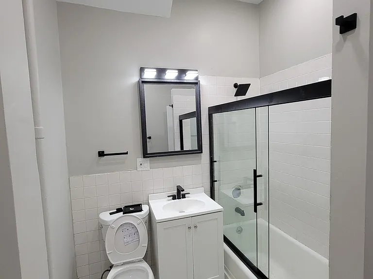 1157 W 19th St #1 — Photo 15