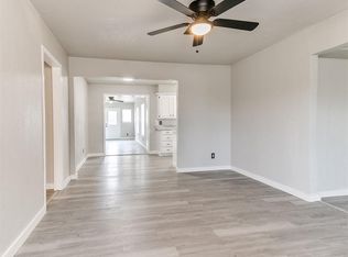 724 SW 1st St, Moore, OK 73160