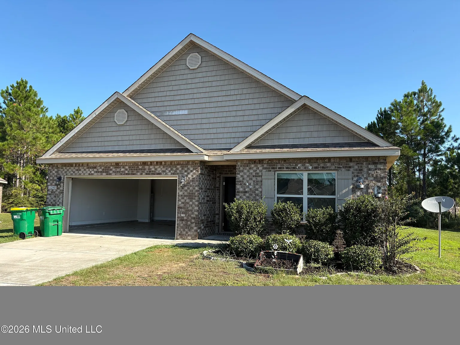 4 bed, 2.0 bath, 1851 sqft, $2,200 — Photo 2