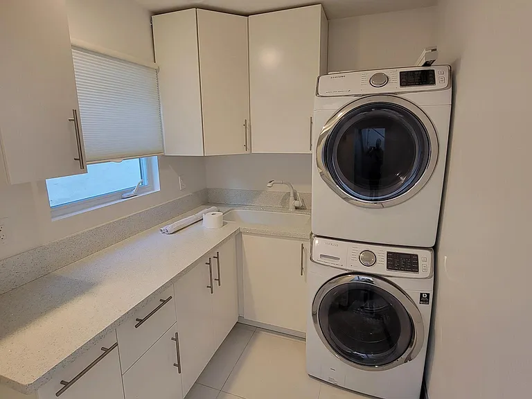10730 Helendale Ave — Photo 15