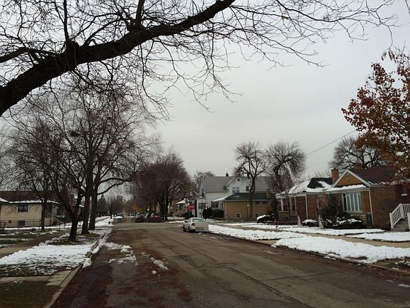 4th image of 6214 S Moody Ave