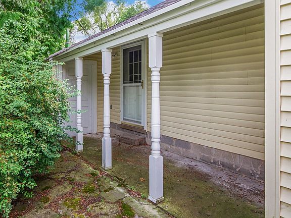 2nd image of 423 Maryhill Dr