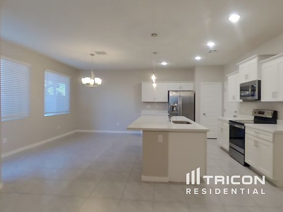 3rd image of 1326 N Parkcrest