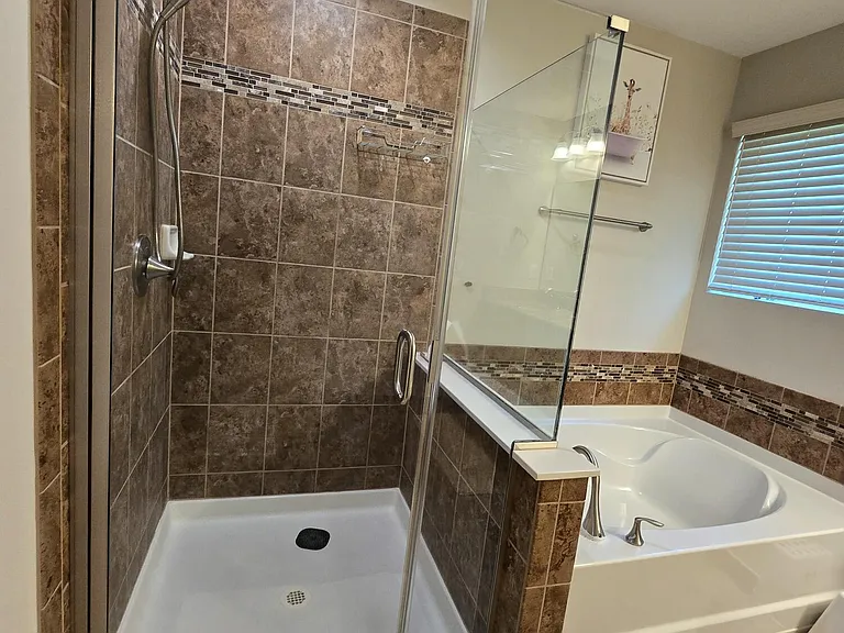 1011 Poplar St — Photo 22