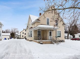921 1/2 N Division St, Appleton, WI 54911