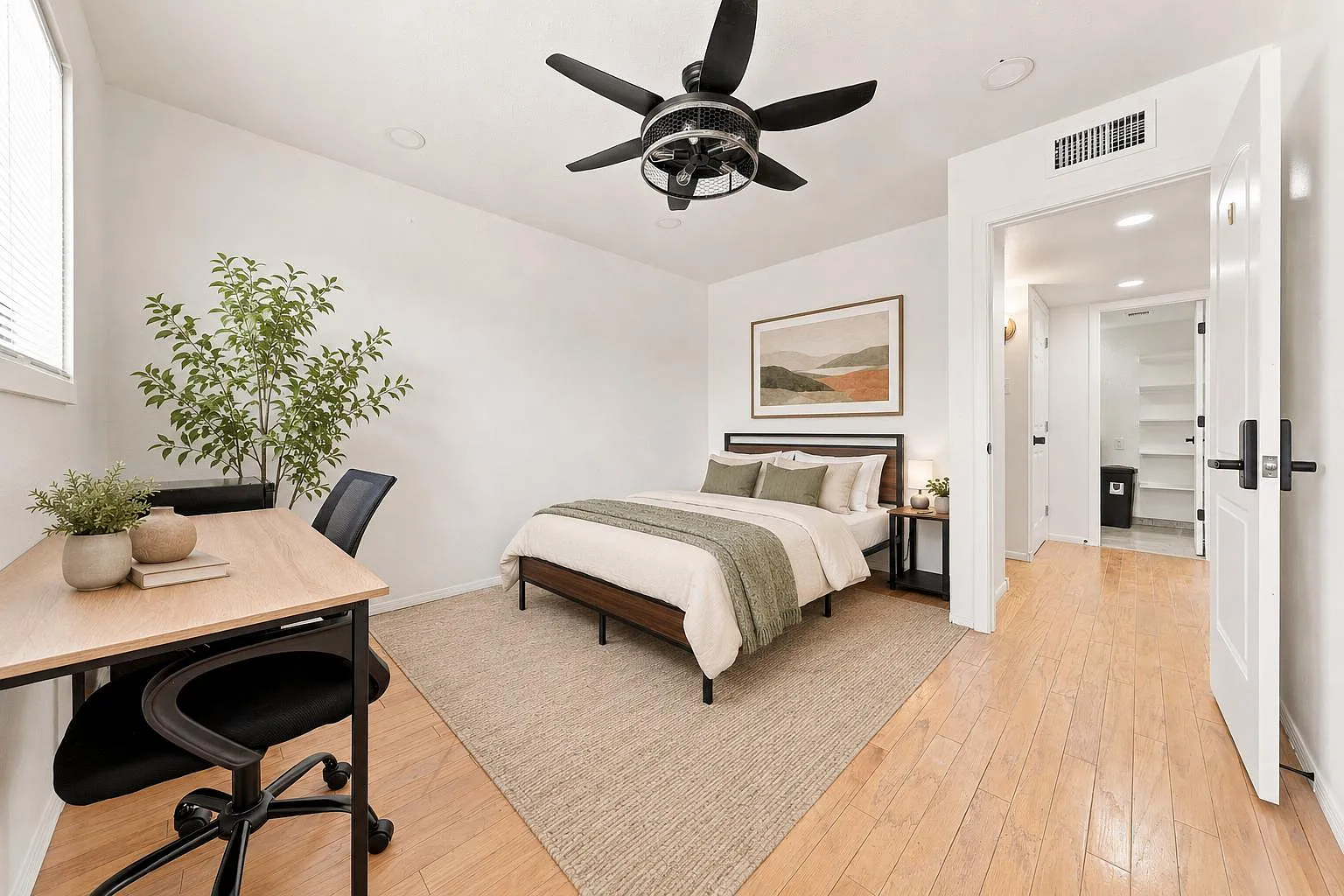 4 bed, 10.0 bath, 2800 sqft, $953 — Photo 2