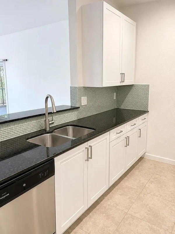 3 bed, 2.5 bath, 1622 sqft, $2,600 — Photo 2