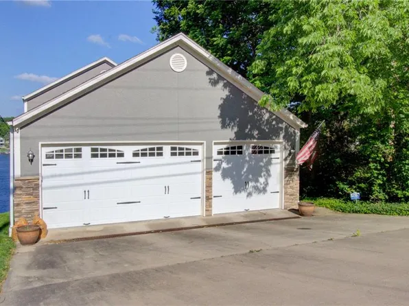 20 L St, Lake Lotawana, MO 64086