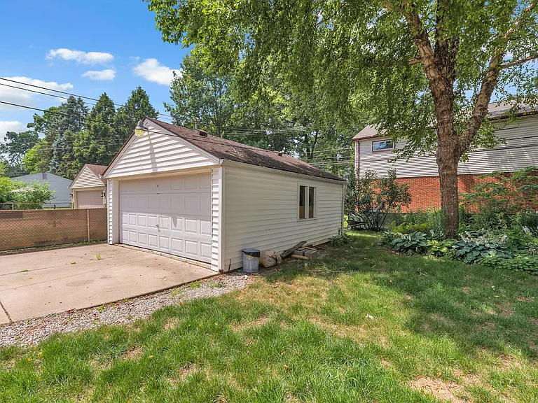 3020 Syracuse St — Photo 36
