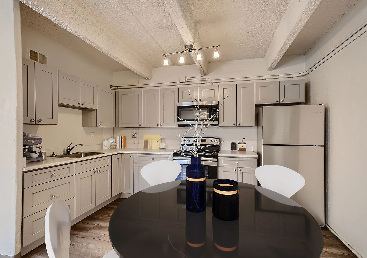 Julian Square Apartments — Photo 1