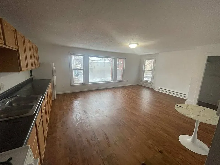 813 Cass St — Photo 3