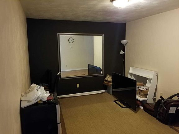 4th image of 223 Janie Ln