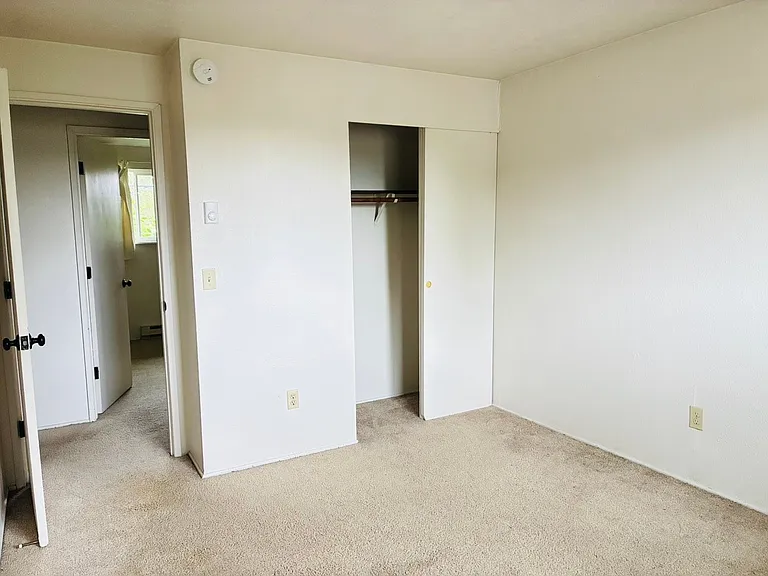 933-937 NW Sequoia Ave — Photo 21
