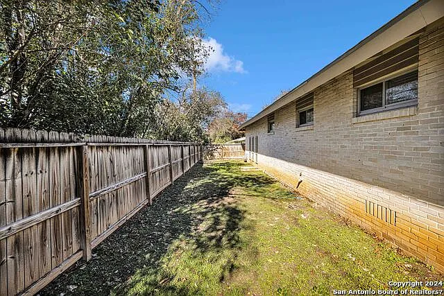 103 Oakhurst Pl — Photo 16