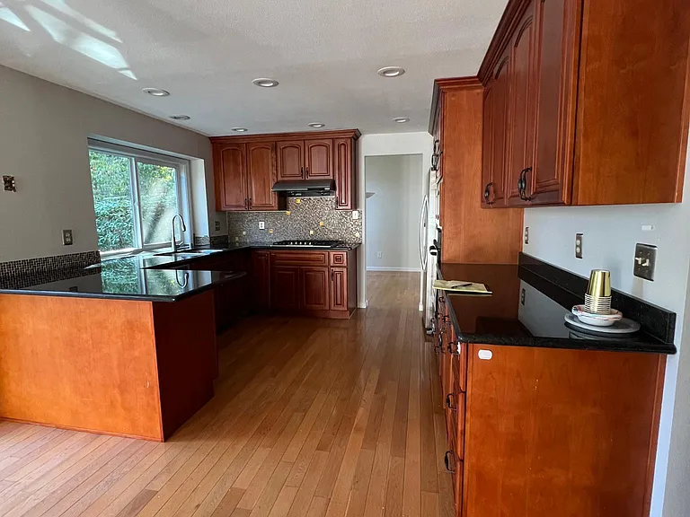 16307 SE 46th Pl — Photo 10