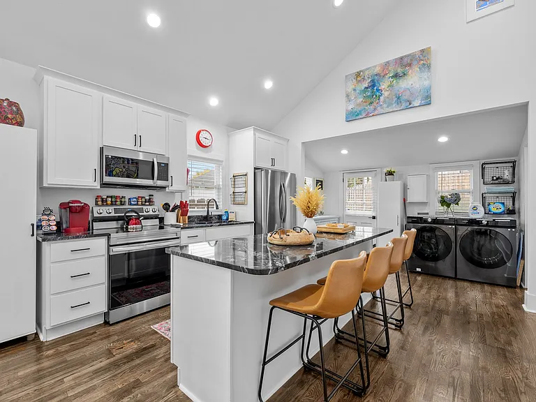 39 Cedar St — Photo 15