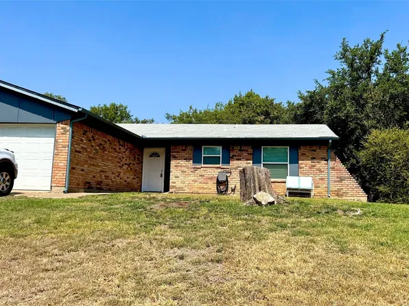 930 Willow Cir N, Burleson, TX 76028