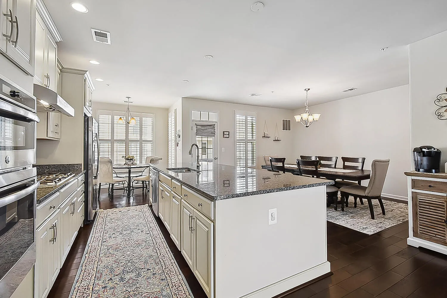 3 bed, 2452 sqft, $3,100 — Photo 3