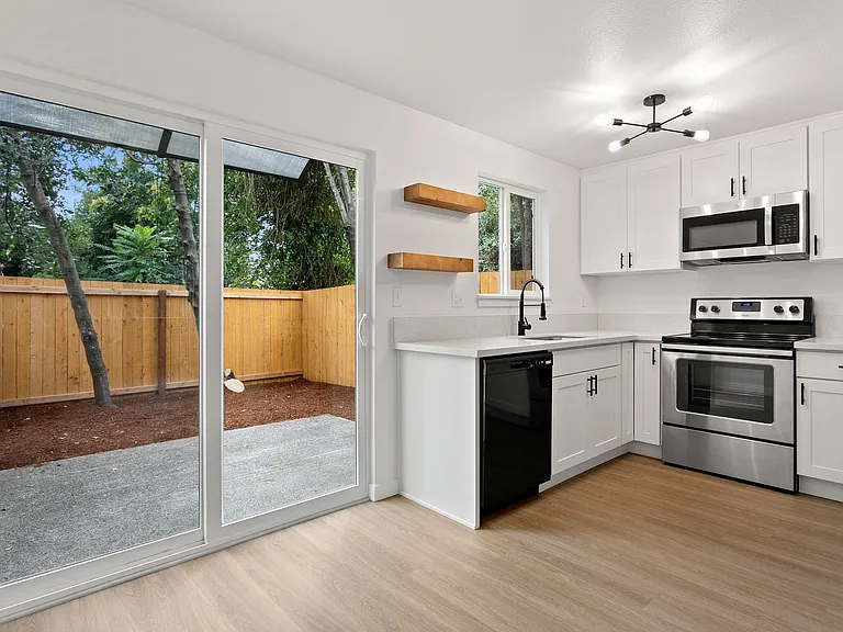 Powell Place — Photo 16